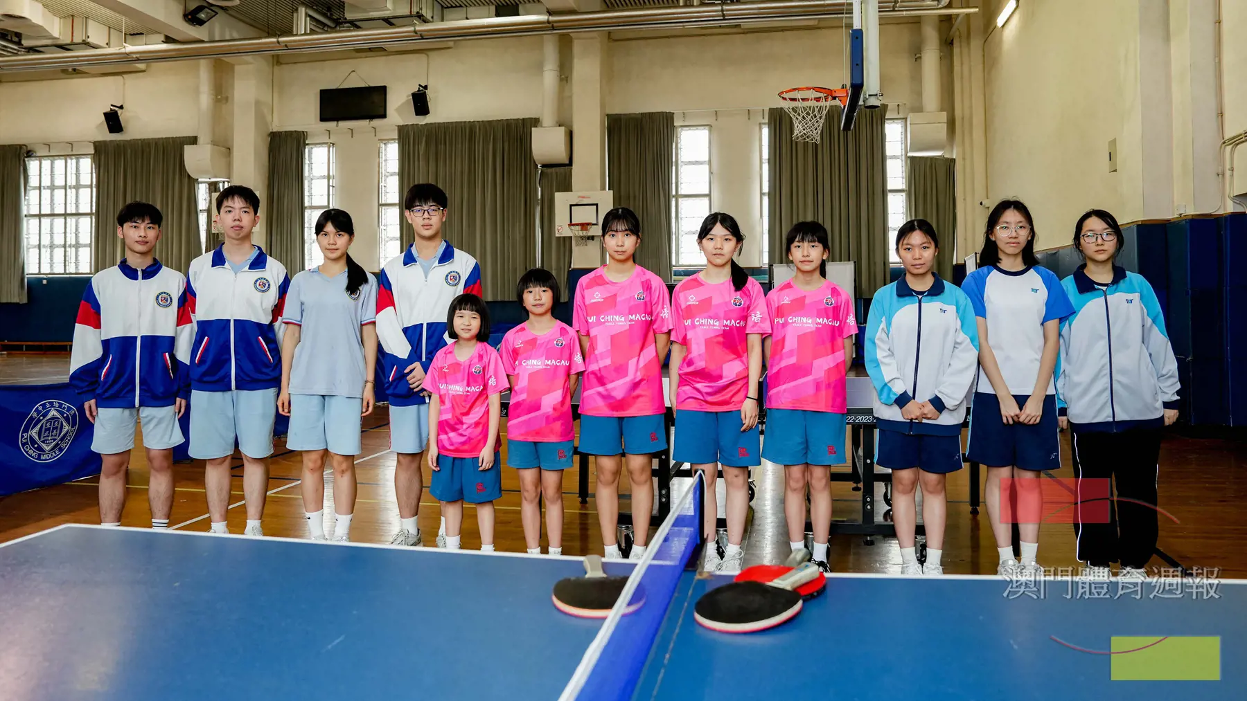 主稿1 浸信、氹坊校園記者與培正女乒隊球員合影.jpg